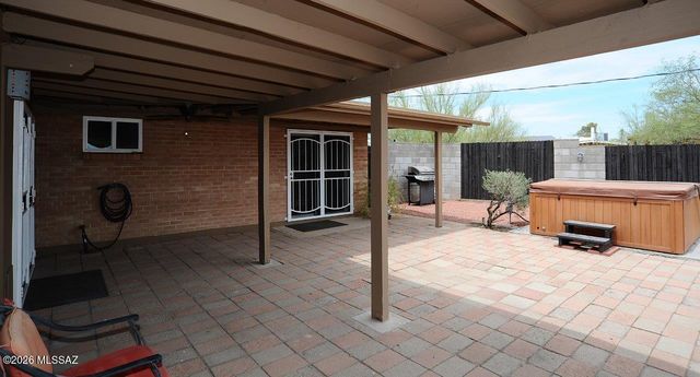 6120 N Pomona Road, Tucson, AZ 85704