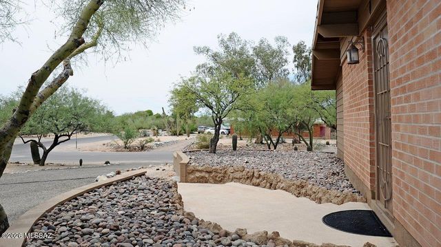 6120 N Pomona Road, Tucson, AZ 85704