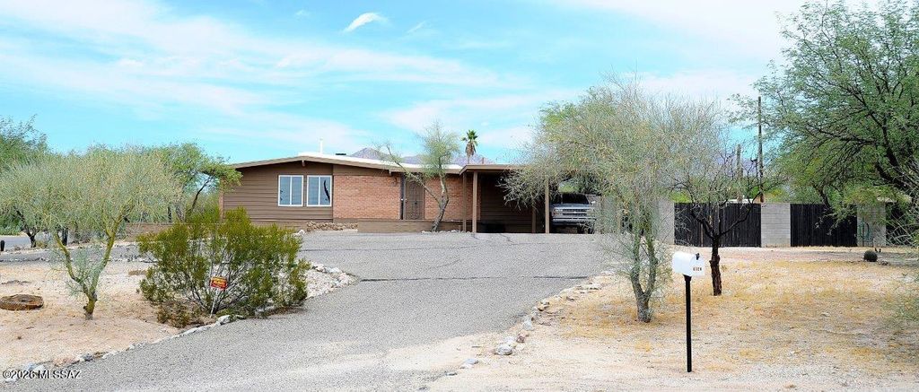 6120 N Pomona Road, Tucson, AZ 85704