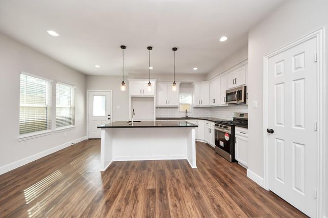 6910 J W Peavy Drive, Houston, TX 77011