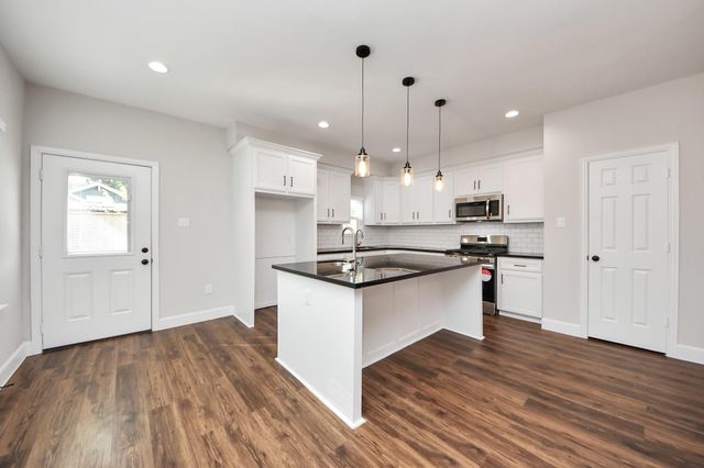 6910 J W Peavy Drive, Houston, TX 77011