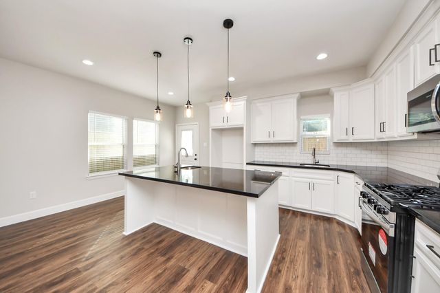 6910 J W Peavy Drive, Houston, TX 77011