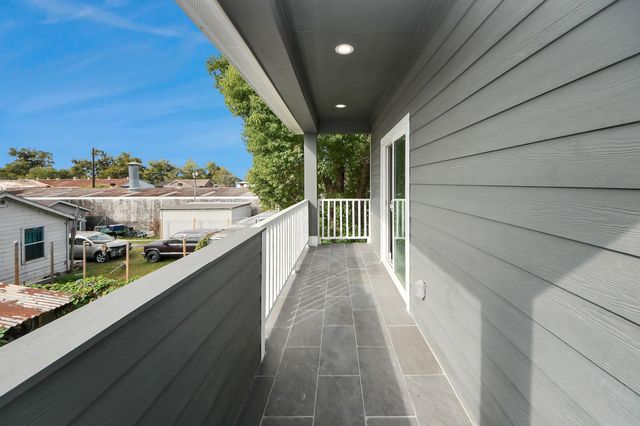 6910 J W Peavy Drive, Houston, TX 77011