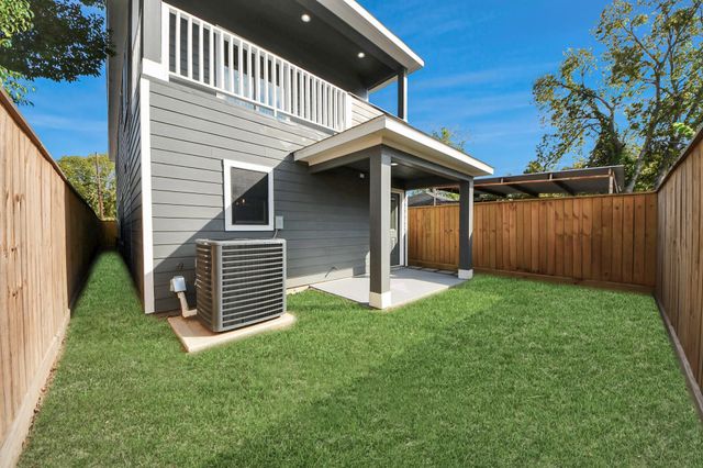 6910 J W Peavy Drive, Houston, TX 77011