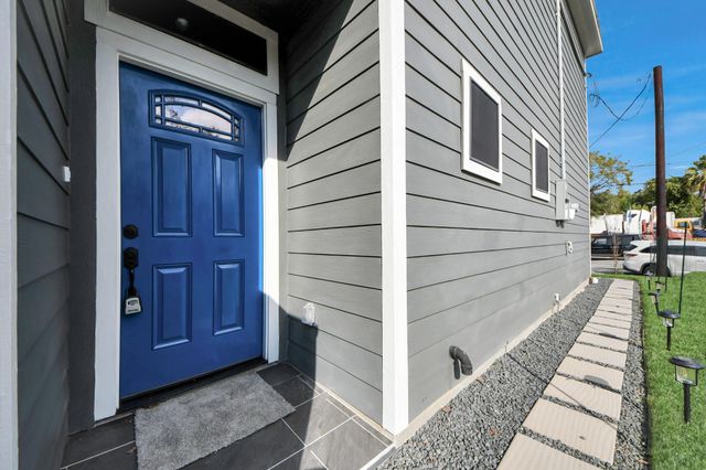 6910 J W Peavy Drive, Houston, TX 77011