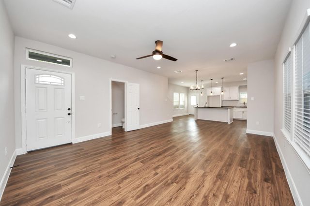 6910 J W Peavy Drive, Houston, TX 77011