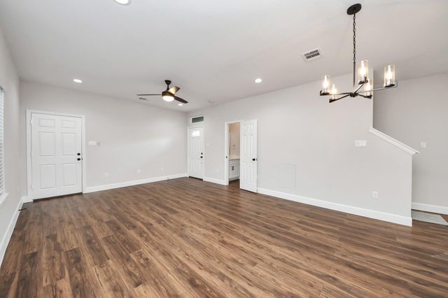 6910 J W Peavy Drive, Houston, TX 77011