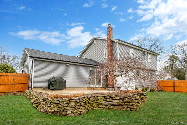 3 Meroke Lane, Rocky Point, NY 11778