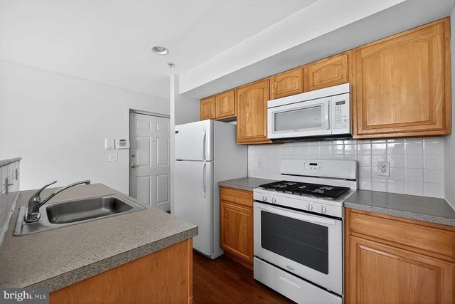 1521 N 15TH ST, Philadelphia, PA 19121