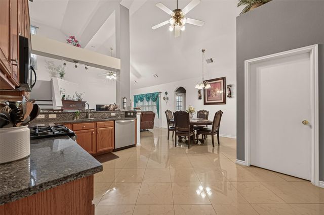 1006 Cove Crest Trail, Fresno, TX 77545