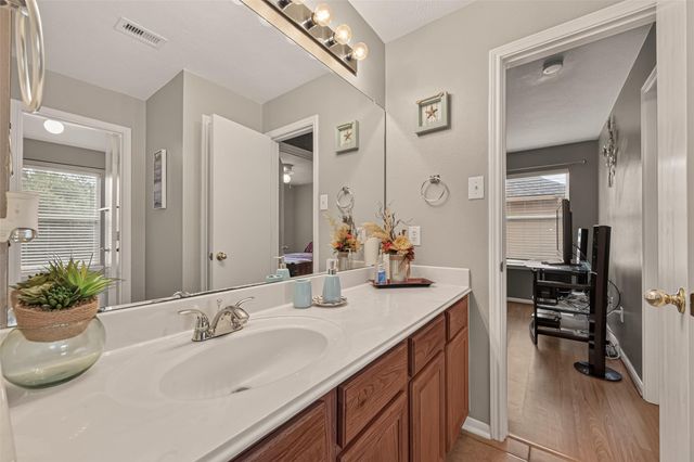 1006 Cove Crest Trail, Fresno, TX 77545