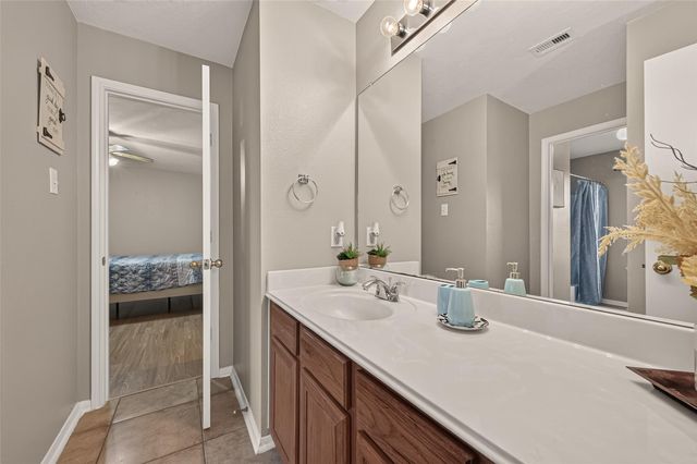 1006 Cove Crest Trail, Fresno, TX 77545