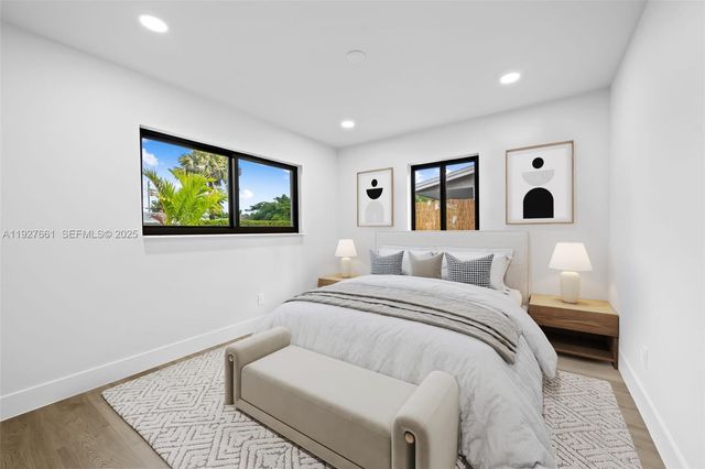 230 NE 43rd St, Oakland Park, FL 33334