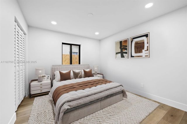 230 NE 43rd St, Oakland Park, FL 33334