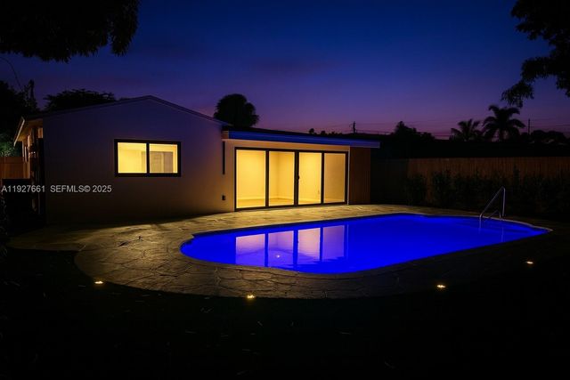 230 NE 43rd St, Oakland Park, FL 33334