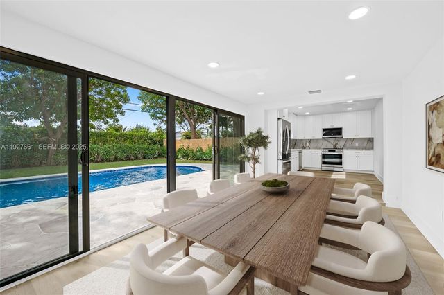 230 NE 43rd St, Oakland Park, FL 33334