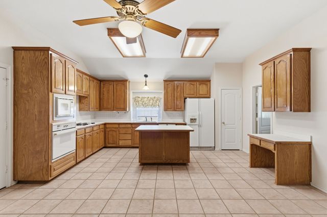 1213 Holly Hill Drive, Grand Prairie, TX 75052