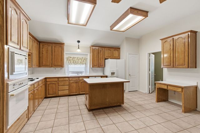 1213 Holly Hill Drive, Grand Prairie, TX 75052