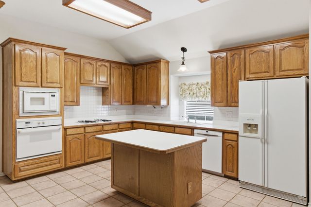 1213 Holly Hill Drive, Grand Prairie, TX 75052