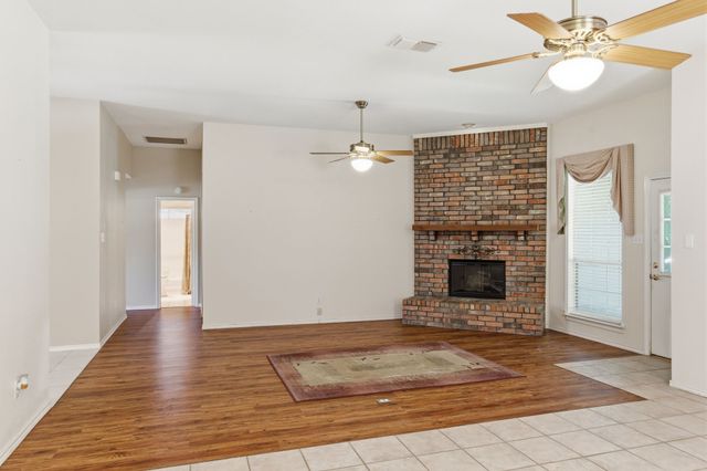 1213 Holly Hill Drive, Grand Prairie, TX 75052