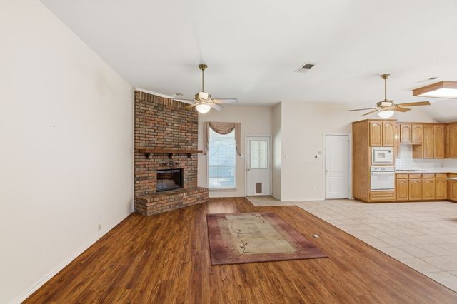 1213 Holly Hill Drive, Grand Prairie, TX 75052