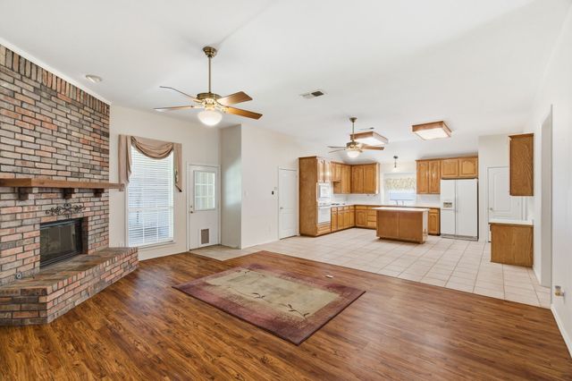 1213 Holly Hill Drive, Grand Prairie, TX 75052