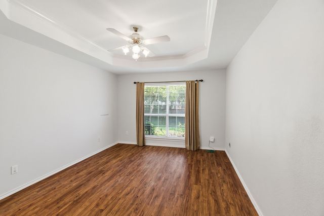 1213 Holly Hill Drive, Grand Prairie, TX 75052