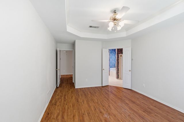 1213 Holly Hill Drive, Grand Prairie, TX 75052
