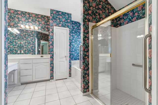 1213 Holly Hill Drive, Grand Prairie, TX 75052