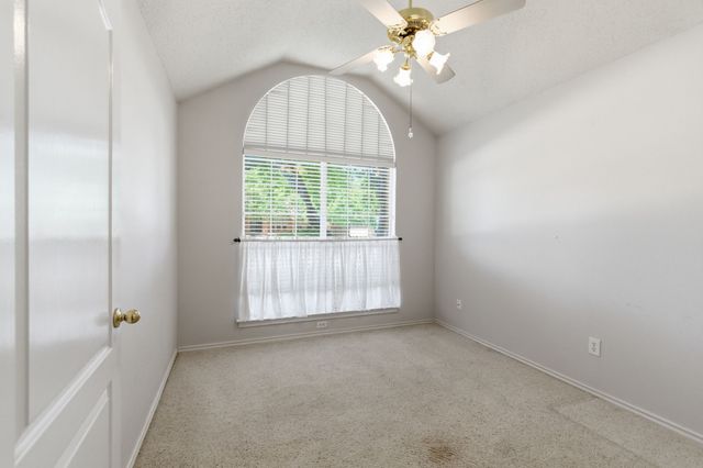 1213 Holly Hill Drive, Grand Prairie, TX 75052