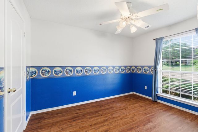 1213 Holly Hill Drive, Grand Prairie, TX 75052