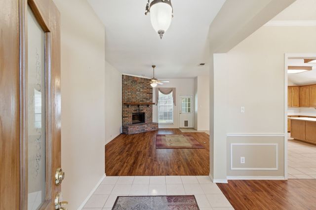 1213 Holly Hill Drive, Grand Prairie, TX 75052