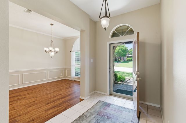 1213 Holly Hill Drive, Grand Prairie, TX 75052