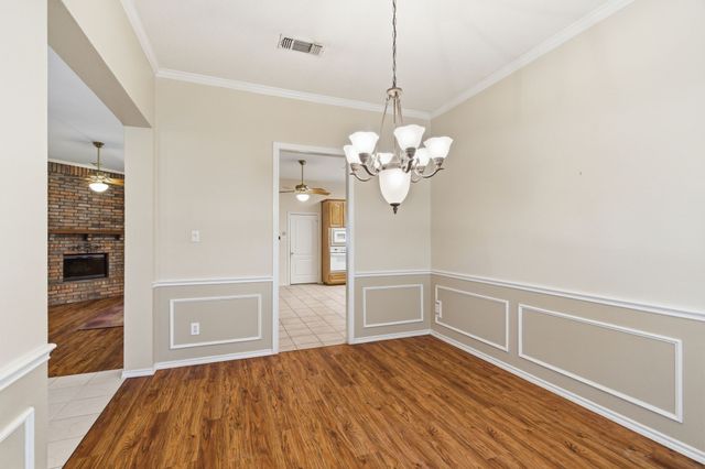 1213 Holly Hill Drive, Grand Prairie, TX 75052