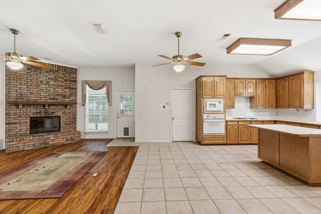 1213 Holly Hill Drive, Grand Prairie, TX 75052