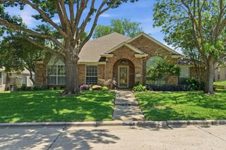 1213 Holly Hill Drive, Grand Prairie, TX 75052