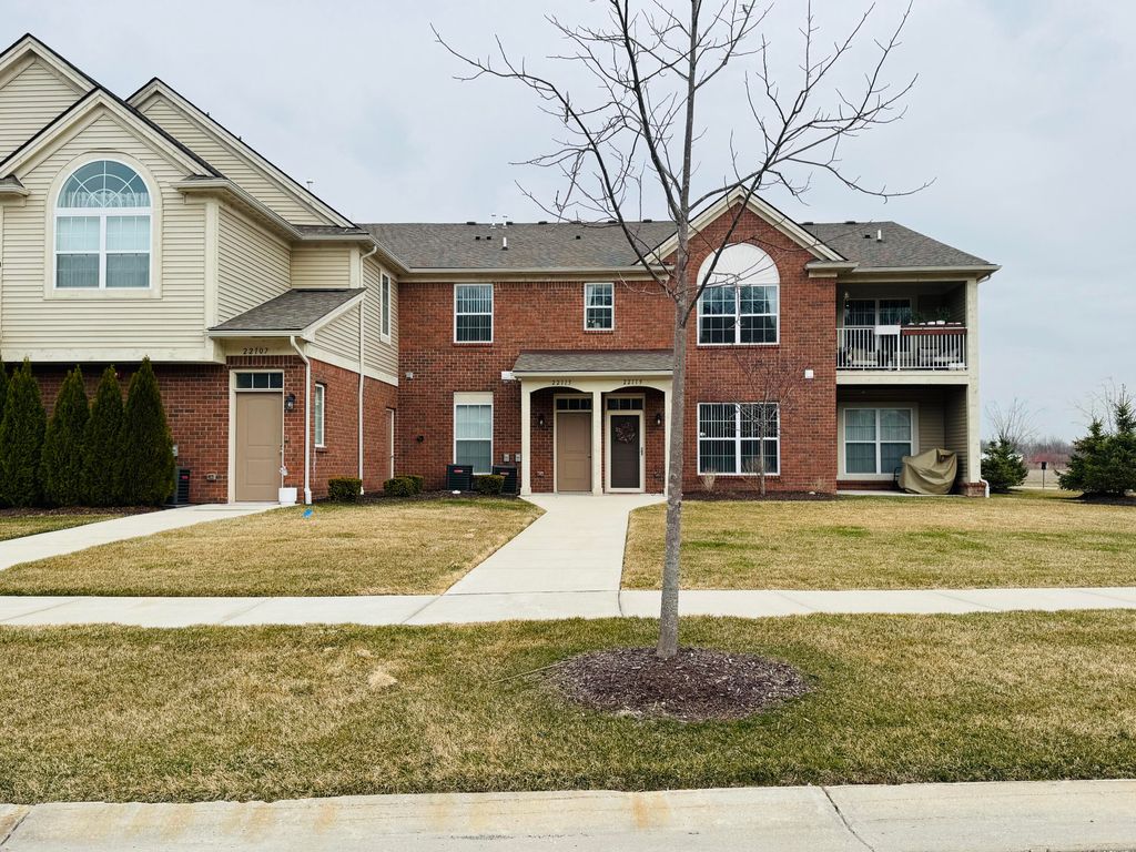 22113 Aberdeen Drive, Macomb, MI 48042
