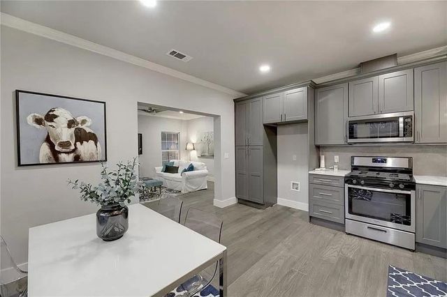 1217 Eleanor ST, Austin, TX 78721