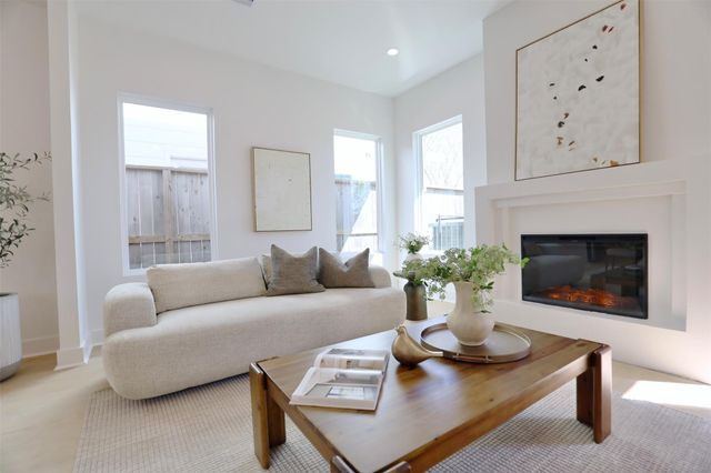 140 E 37th, Houston, TX 77018