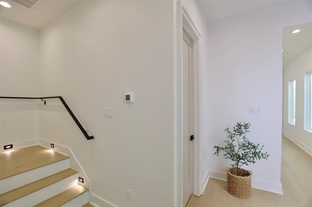 140 E 37th, Houston, TX 77018