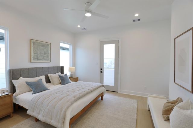 140 E 37th, Houston, TX 77018