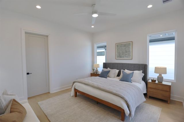 140 E 37th, Houston, TX 77018