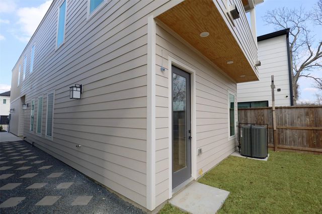 140 E 37th, Houston, TX 77018