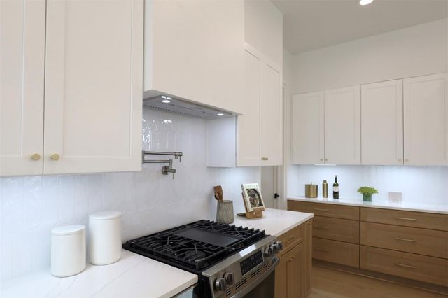 140 E 37th, Houston, TX 77018