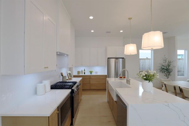 140 E 37th, Houston, TX 77018