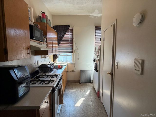 22-19 Steinway Street, Astoria, NY 11105