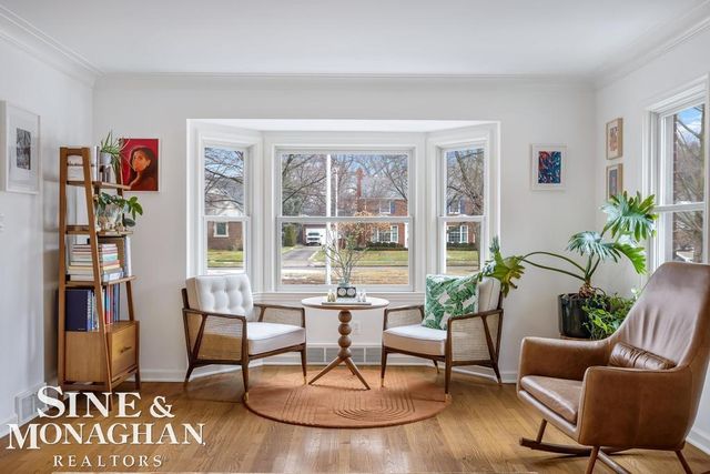 565 Lochmoor Boulevard, Grosse Pointe Woods, MI 48236
