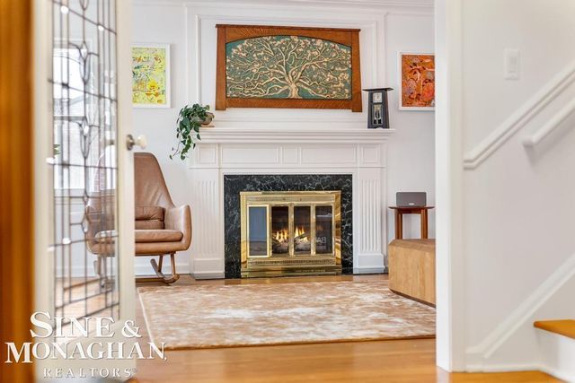 565 Lochmoor Boulevard, Grosse Pointe Woods, MI 48236