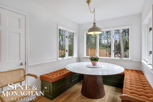 565 Lochmoor Boulevard, Grosse Pointe Woods, MI 48236