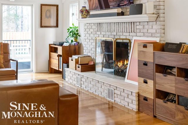 565 Lochmoor Boulevard, Grosse Pointe Woods, MI 48236